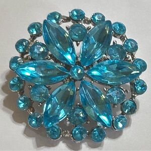 Pretty Blue Faceted Glass Navette Petals
Flower Brooch